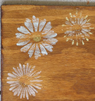 Flowers detail on Amy's floor